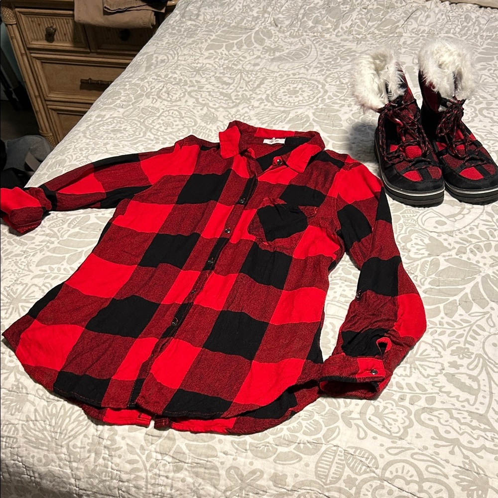 🎄Closet Closing Sale🎄 Maurices Red & Black Plaid Winter Boots & Matching Top M 8